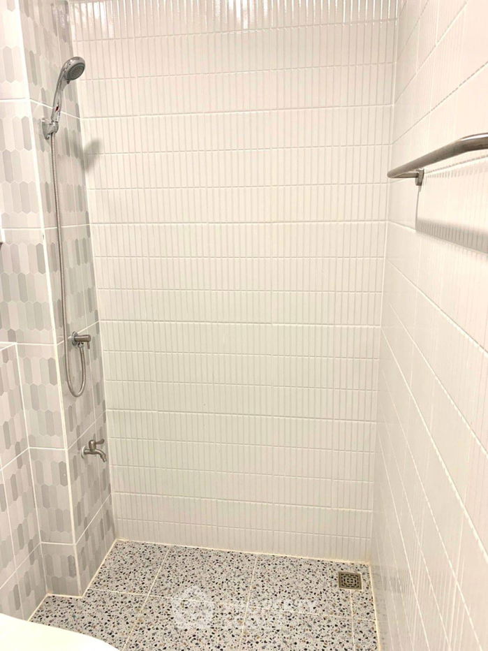 picture 2-BR Townhouse near MRT Bang Yi Khan (ID 2229687) - 7/44