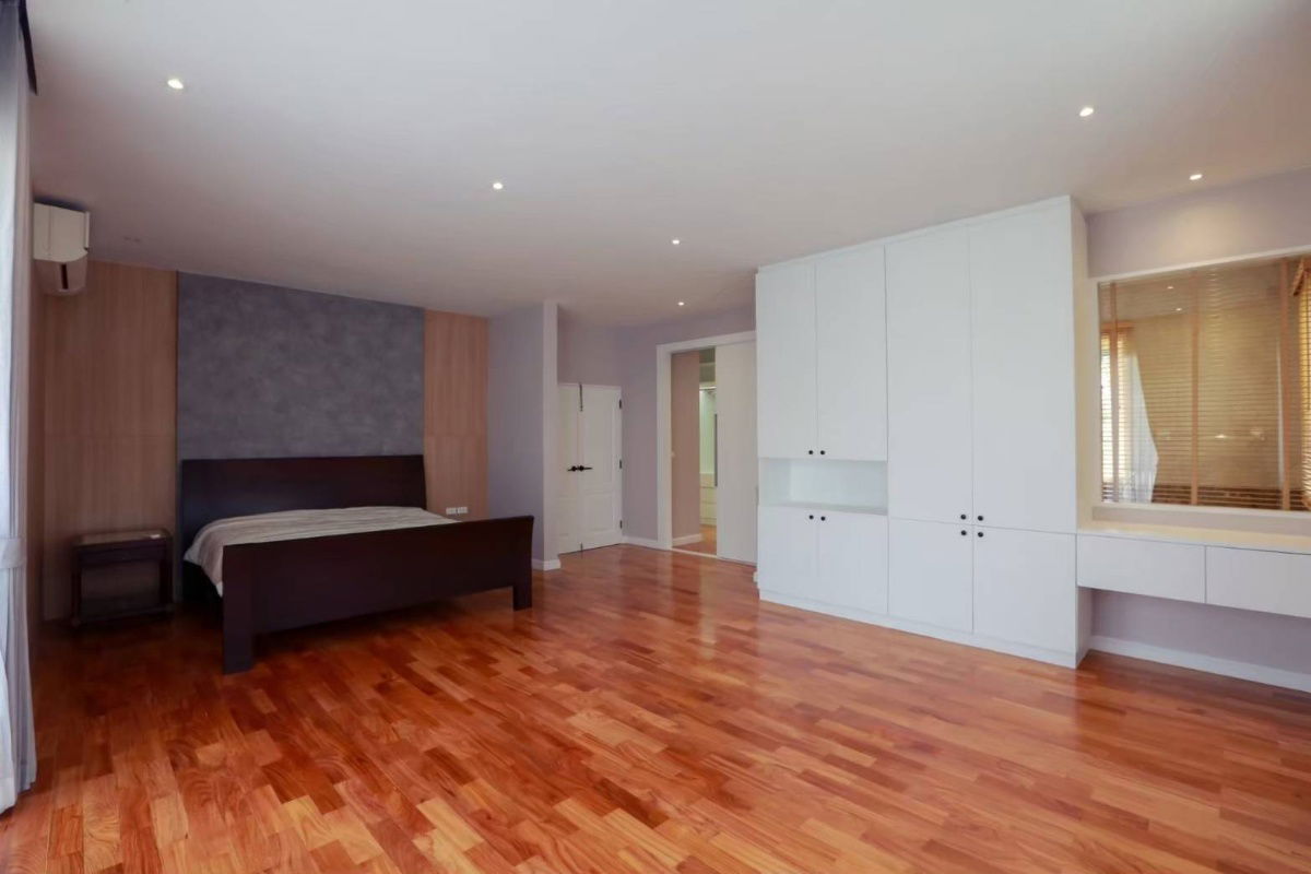 picture * Golden Nakara Onnut 65 for Sale *  4 bedrooms 5 bathrooms  - 32/50