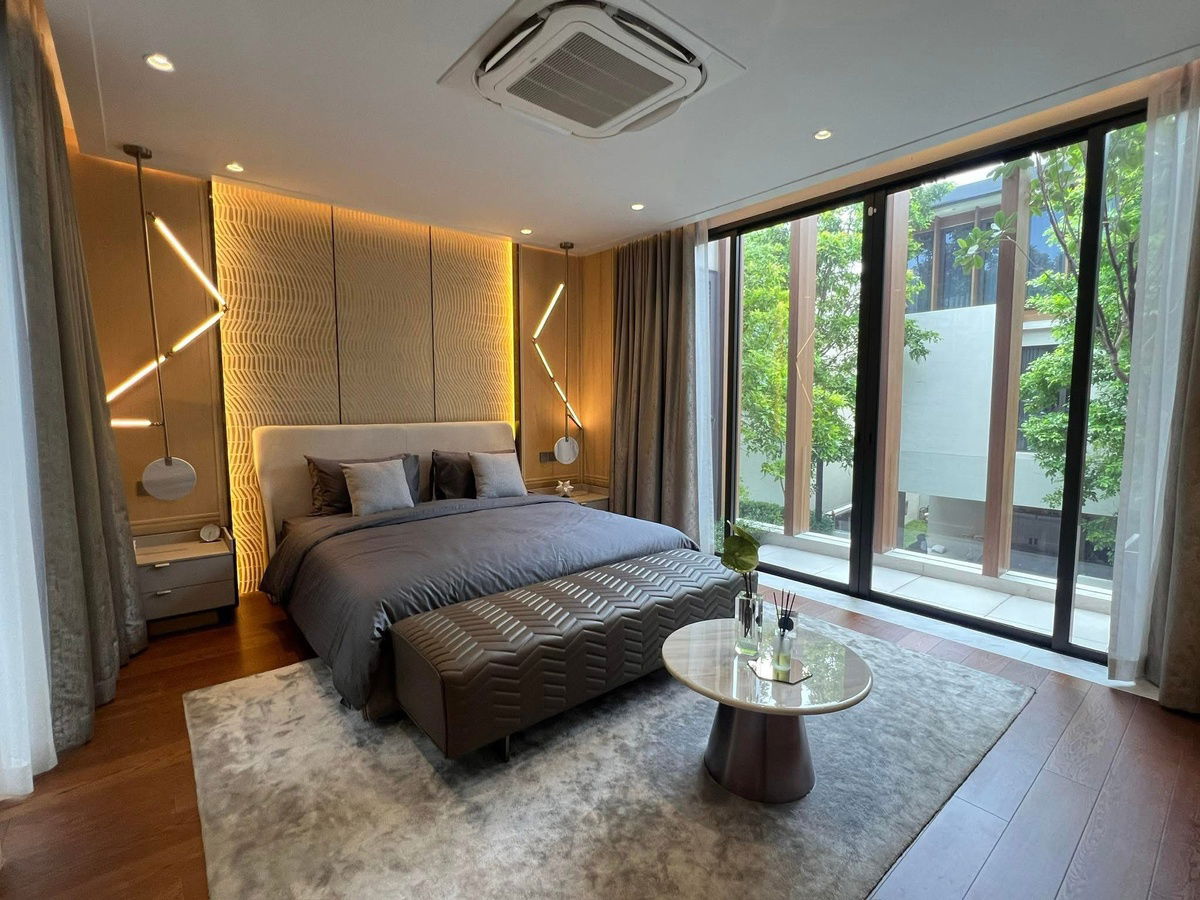 picture Urgent Sale! Brand-New Luxury Home at Park Heritage, Pattanakarn 20 - 9/19