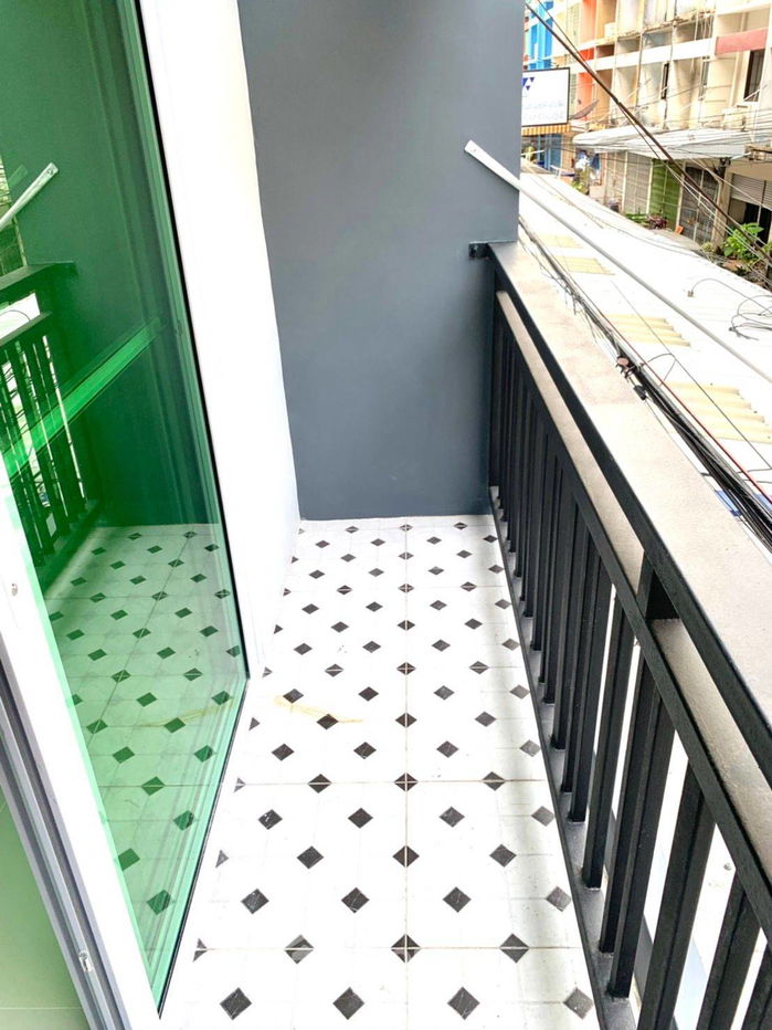 picture 2-BR Townhouse near MRT Bang Yi Khan (ID 2229687) - 22/44