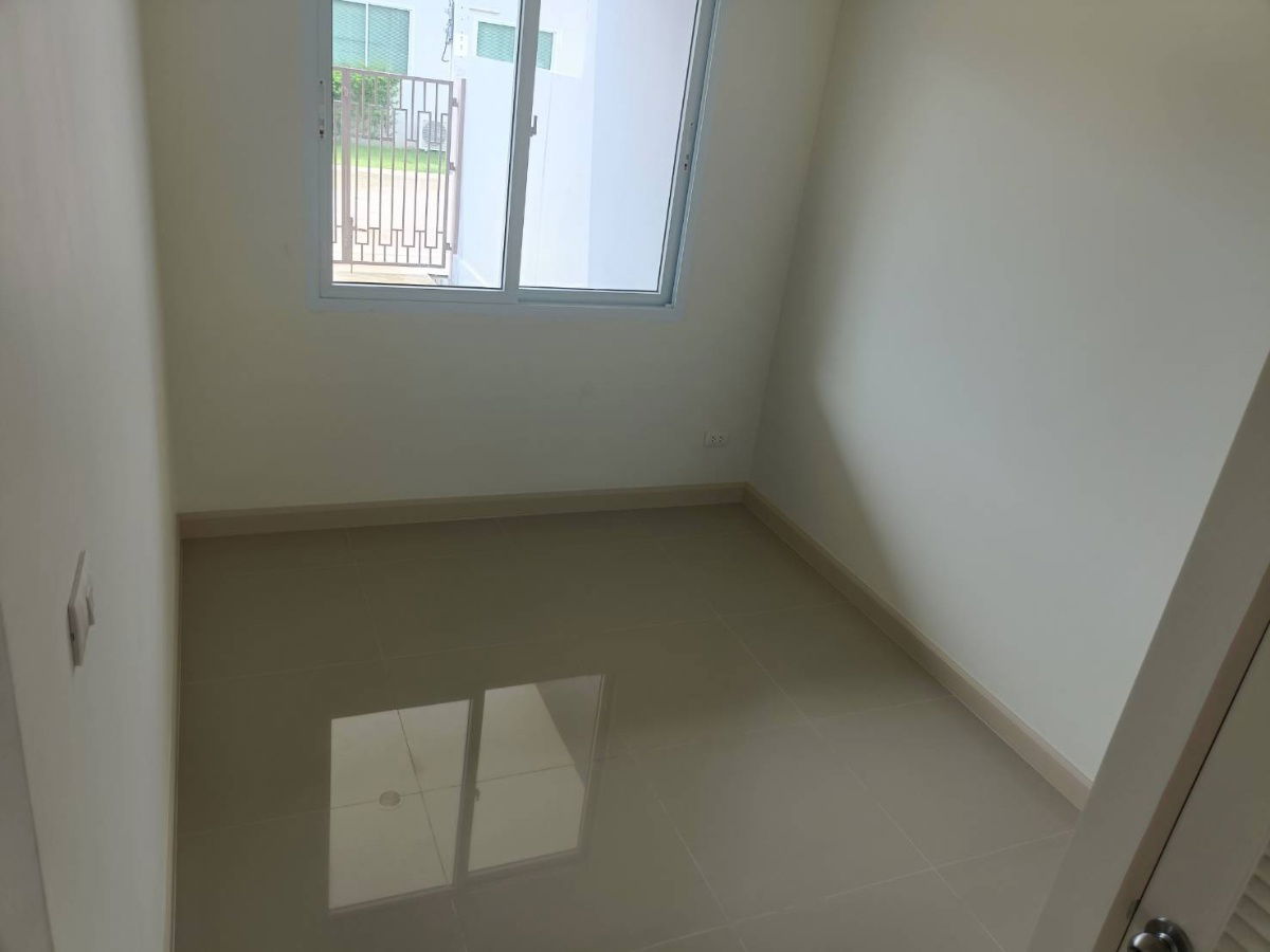 picture 2-story townhome for sale Sukniwet 12 Project Soi Pracha Uthit 33-Suksawat 64 - 8/16