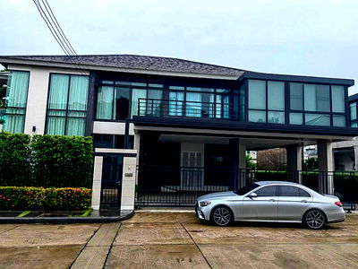 Houses for sale : = Luxury house for sale = (Ramkhamhaeng Road - New Krungthep Kreetha Intersection)  "Corner house with space and side yard"  📶 Ready to move in