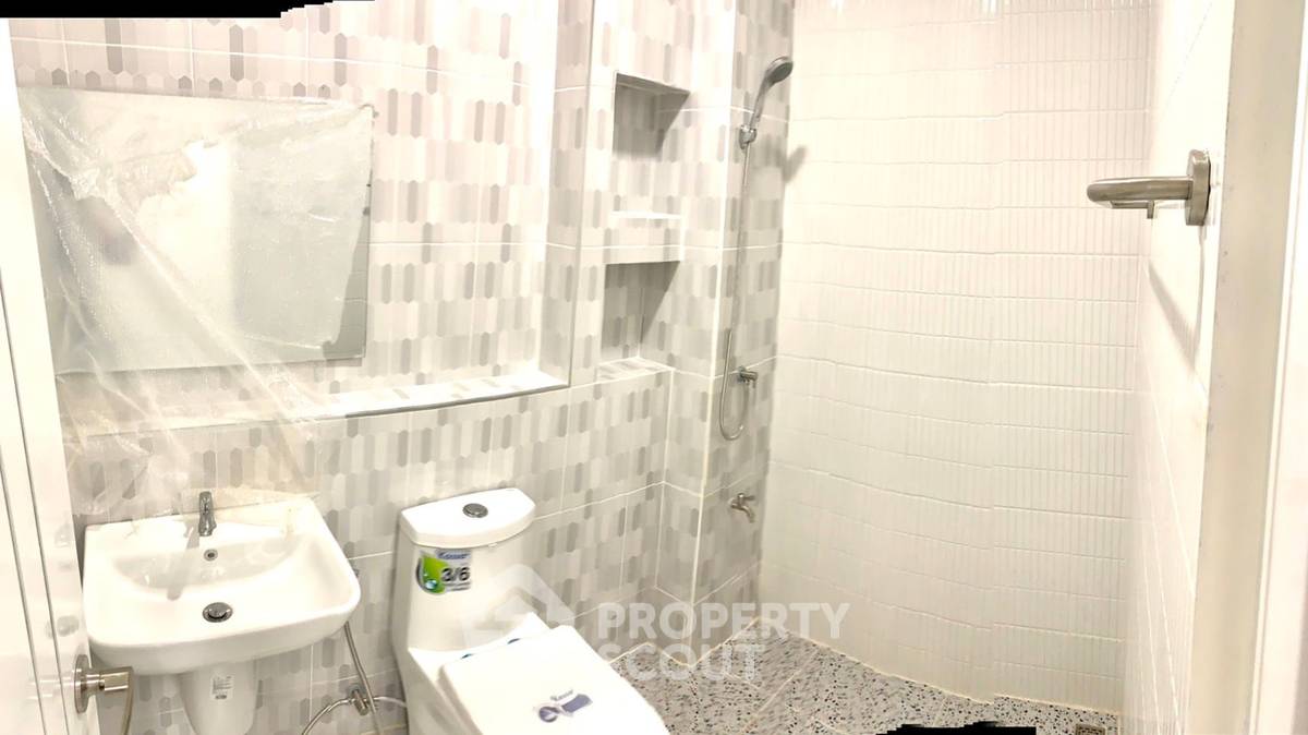 picture 2-BR Townhouse near MRT Bang Yi Khan (ID 2229687) - 9/44