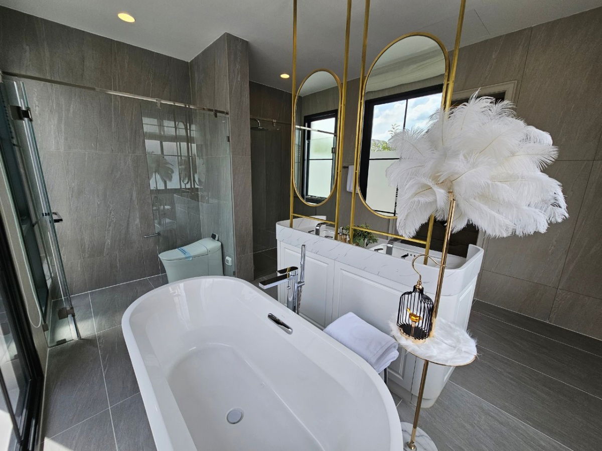 picture ✨ Luxury Fully-Furnished Home  4Bedroom 5Bathroom 8 Parking*   Special Price 100 MB* - 31/35