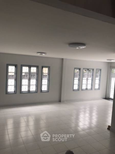 picture 4-BR House in Bang Chan (ID 2231038) - 2/11
