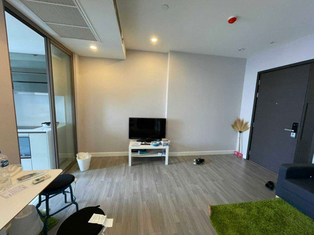 picture Available for rent! The Room Rama4 1 Bedroom with 45sqm. Fully furnished no damaged from earthquake. Ready to move in - 3/15