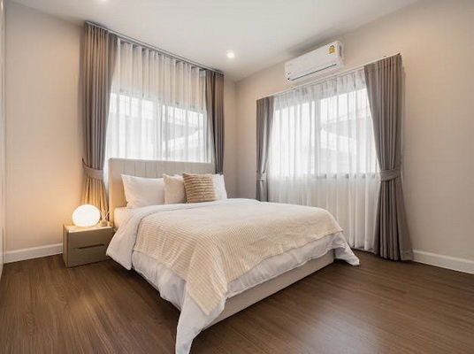 picture FOR RENT SETTHASIRI PATTANAKARN / 4 bedrooms 3 bathrooms / 62 Sqw. 200 Sqm. **85,000** CORNER HOUSE. CLOSE TO SUANLUANG R.9 PARK - 8/16