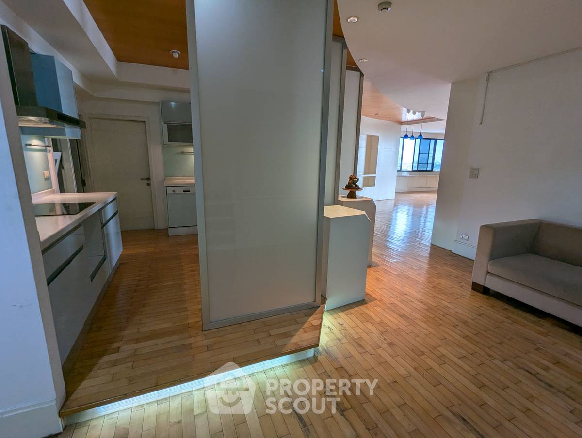 picture 3-BR Condo at Riverine Place in Suan Yai (ID 1852195) - 3/18