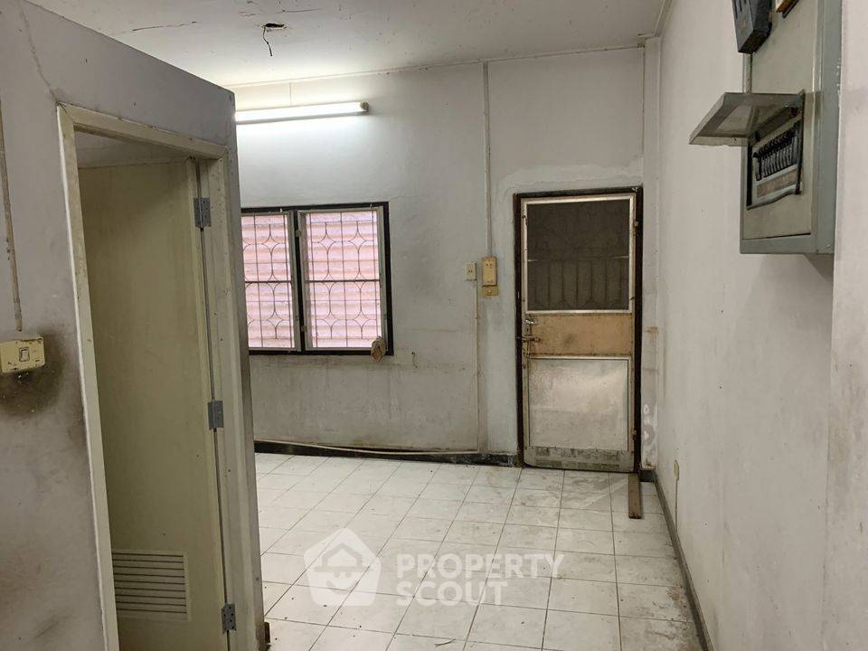 picture 4-BR Townhouse near MRT Fai Chai (ID 2229688) - 7/19
