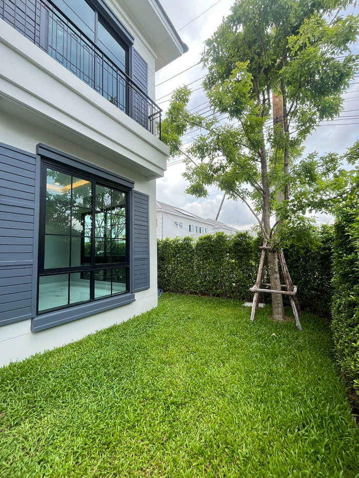 picture Last Corner Unit in the Zone! Setthasiri Don Mueang: A 308 sq.m. House on a 75.3 sq. wah Plot 4 Bedrooms, 5 Bathrooms, 3 Parking Spaces - 5/33