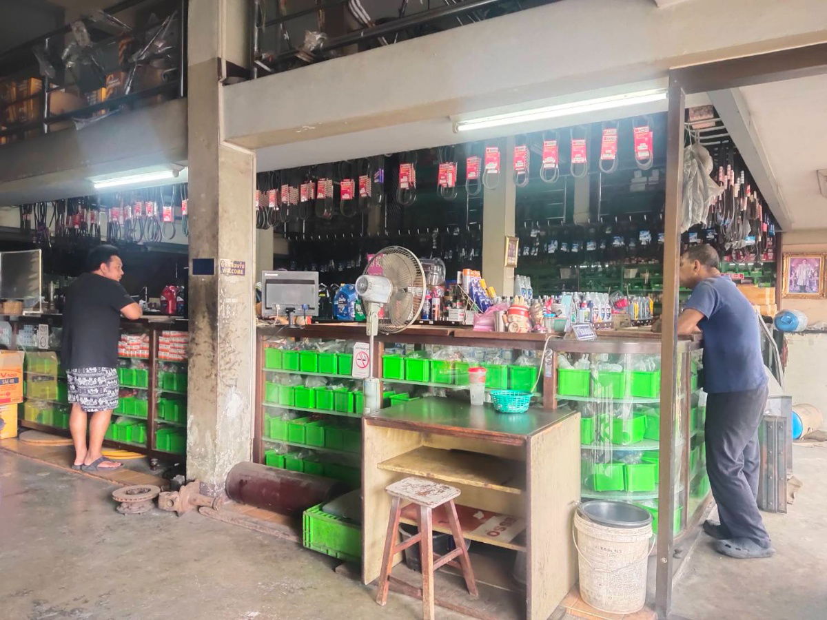 รูป ขายอาคาร พร้อมกิจการ ร้านอะไหล่รถยนต์ ทำเลทอง ติดถนนเพชรเกษม - รูปที่ 4/7