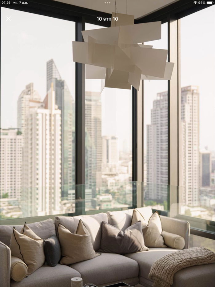 picture Ashton                        Silom - 10/10