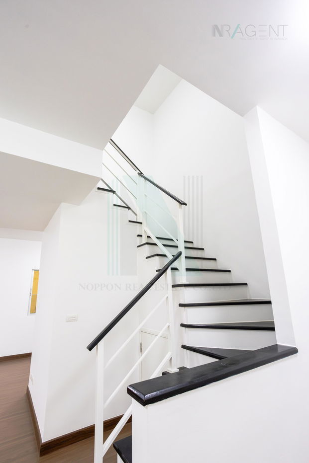 picture 🔺 For Sell Town house THE CONNECT ONNUT 2 2-story 3 bedroom 2 bathroom - 1/8