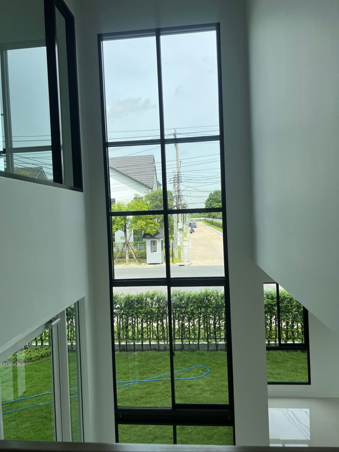 รูป บ้านเดี่ยวแปลงมุมติดถนนเมนหันหน้าทิศใต้ วิวทะเลสาบ  - รูปที่ 10/19