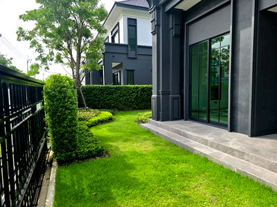 บ้านเดี่ยว ถนนพุทธมณฑล สาย 1 : ขายบ้าน Behrens พร้อมโอนฯ หน้าสวน ลดสูงสุดกว่า 3,000,000 บาท!!