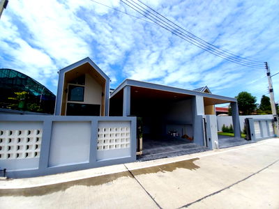 ขายบ้านแฝด : บ้านพัทยาทำเลดีมาก ยังไม่ข้ามทางรถไฟ ใกล้ตลาดน้ำ 4ภาค