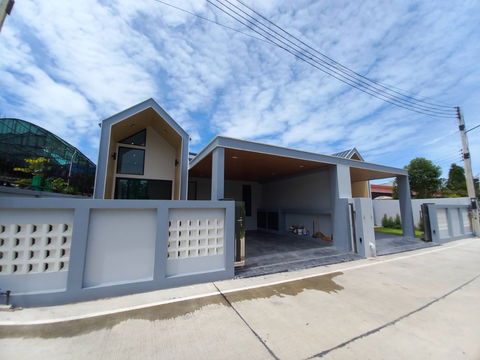 บ้านพัทยาทำเลดีมาก ยังไม่ข้ามทางรถไฟ ใกล้ตลาดน้ำ 4ภาค