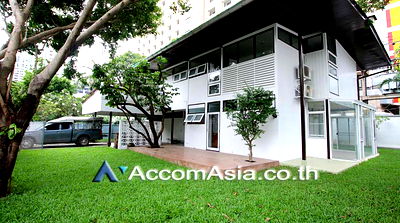 Houses for rent BTS Thong Lo (Thong Lor) : 🔼🔽 AccomA 📩 Pet friendly 3 BR House in Khlong Ton Nuea (13000372)