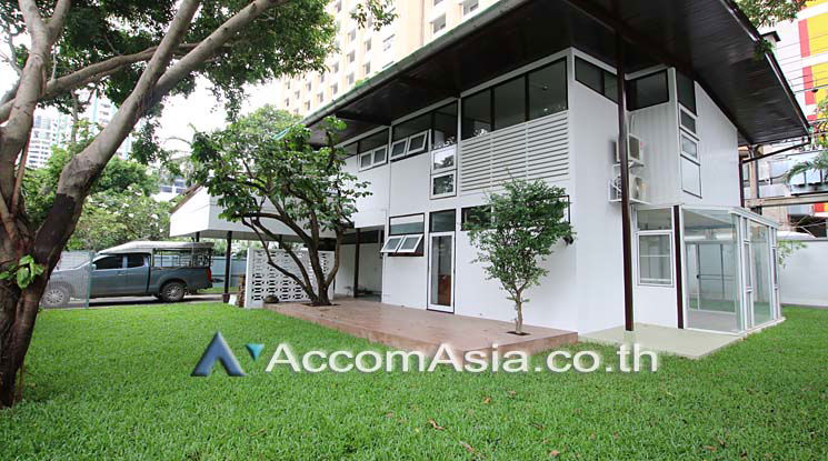picture 🔼🔽 AccomA 📩 Pet friendly 3 BR House in Khlong Ton Nuea (13000372) - 1/12