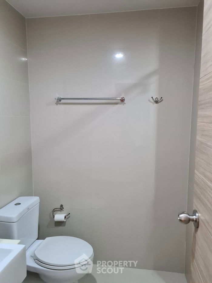 picture 1-BR Condo at Hive Taksin near BTS Wongwian Yai (ID 593537) - 4/30