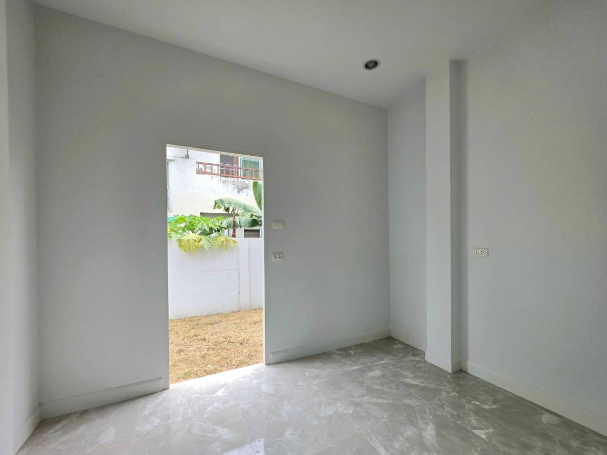 รูป บ้านรีโนเวทใหม่ทั้งหลัง หมู่บ้านวิสต้าวิลล์ (B1 B2) ลำลูกกา คลอง 3 ซอยเปียร์นนท์ ถนนชลมาร์คพิจารณ์ - รูปที่ 23/36