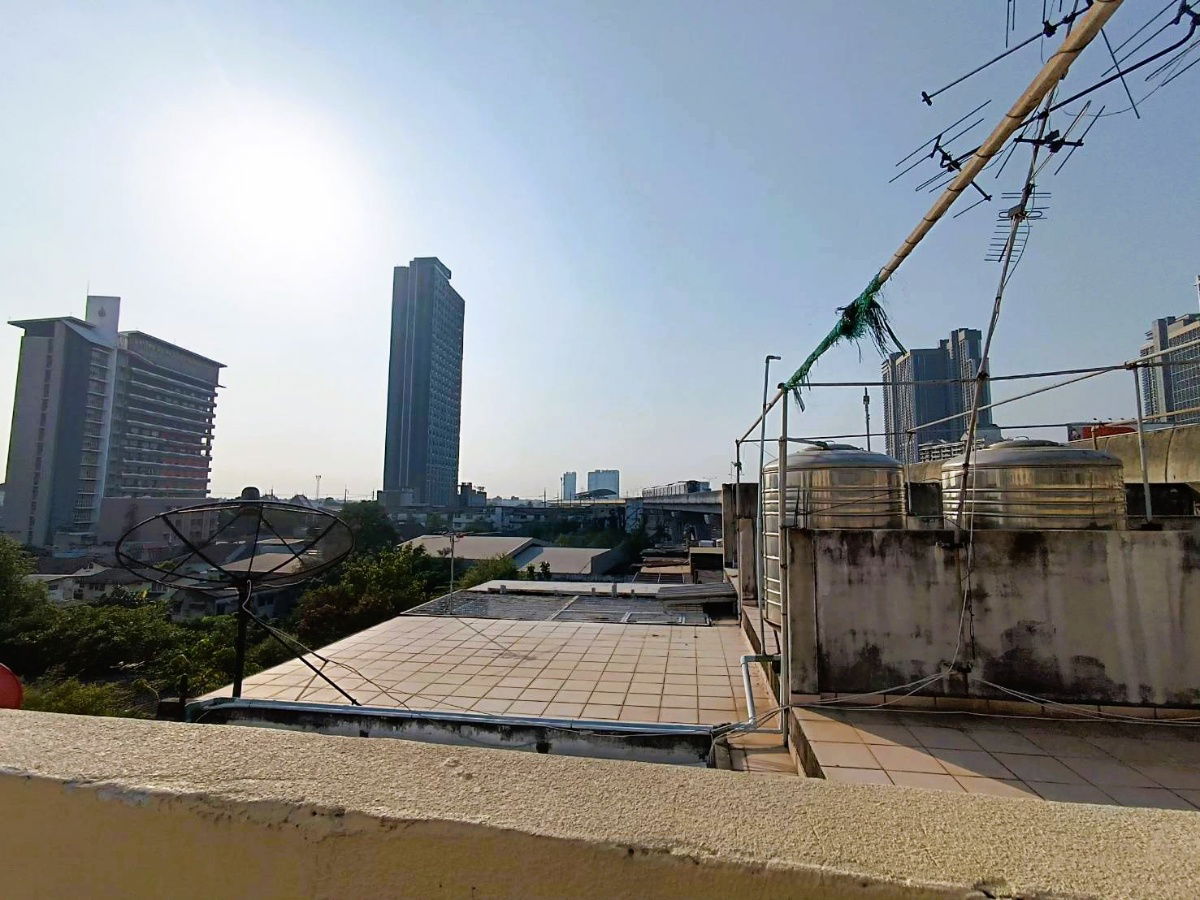 picture **Prime Commercial Opportunity! Fully Renovated Building on Rattanathibet Road – Near MRT, Parking Available, Ideal for Business or Home Office!** - 14/19
