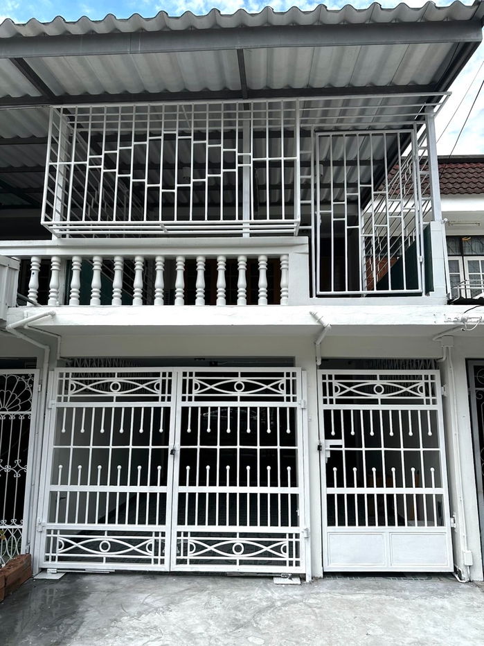 รูป ให้เช่า ทาวน์เฮาส์ 2 ชั้น พร้อมเฟอร์ พร้อมเข้าอยู่  3 ห้องนอน ขนาด 20 ตร.วา  เช่า 14,000 บาท  - รูปที่ 1/11