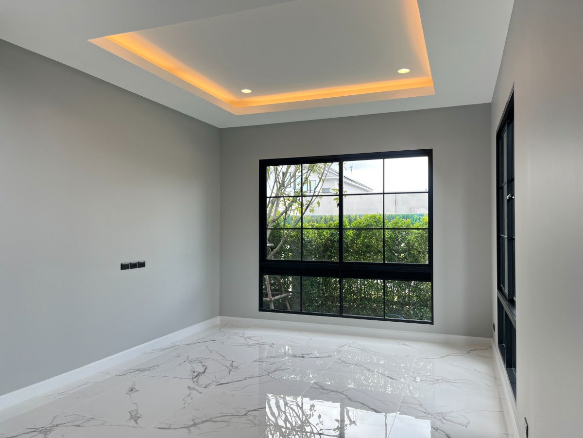 picture Last Corner Unit in the Zone! Setthasiri Don Mueang: A 308 sq.m. House on a 75.3 sq. wah Plot 4 Bedrooms, 5 Bathrooms, 3 Parking Spaces - 6/33