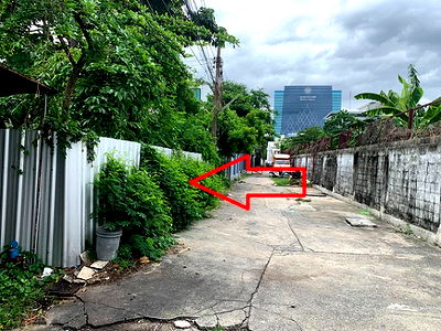 ที่ดิน รร.วชิราวุธวิทยาลัย : ขายที่ดินเปล่า ใกล้กระทรวงการคลัง ซ.อารีย์สัมพันธ์ 10 ขนาด 110 ตารางวา เหมาะสร้างบ้านพักอาศัย