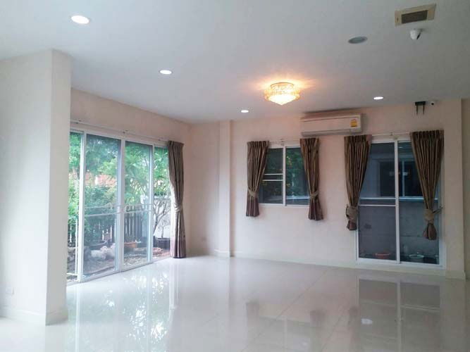รูป H-103 : บ้านหลังมุม 64 ตร.วา ม.บางกอก บูเลอวาร์ด เทพารักษ์-วงแหวน ขายต่ำกว่าประเมิน กู้ได้เกิน มีส่วนต่าง - รูปที่ 13/22