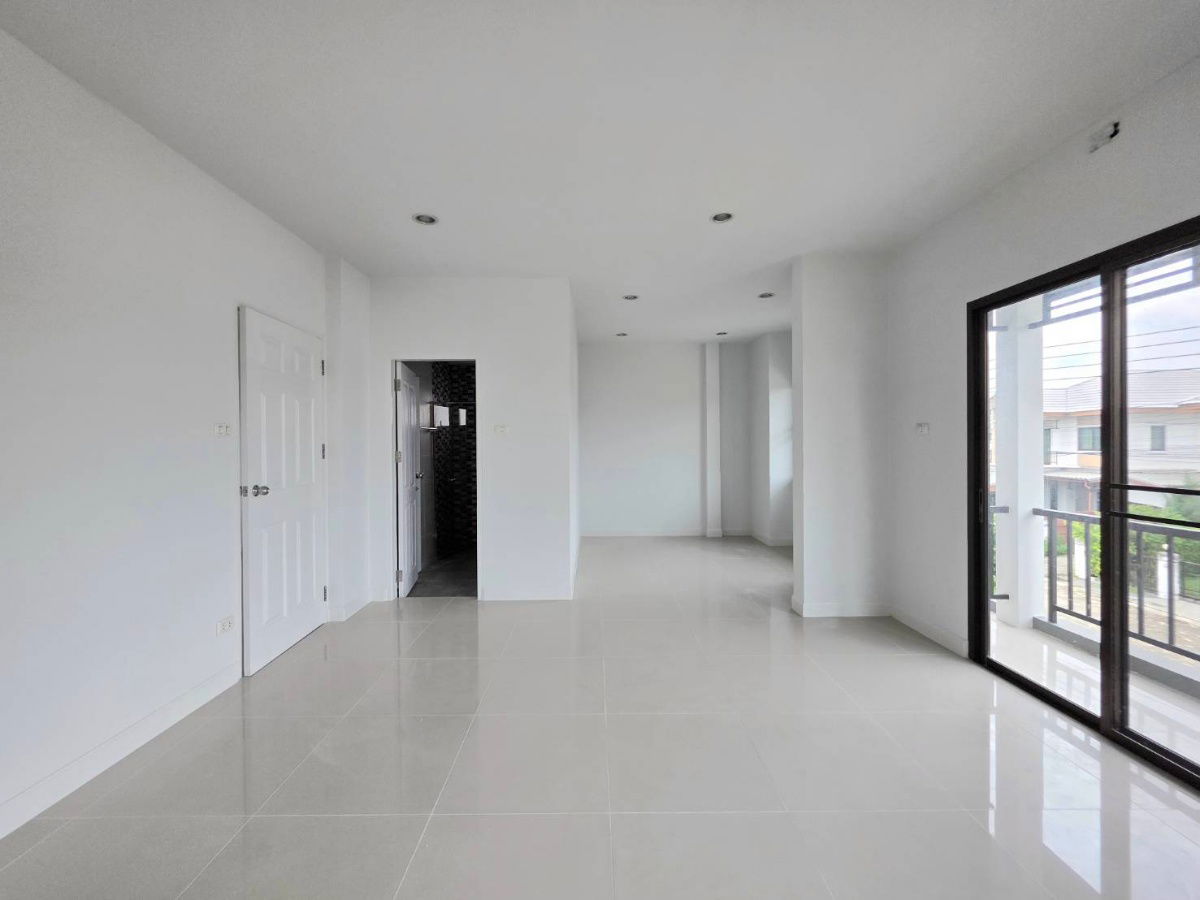 รูป บ้านรีโนเวทใหม่ทั้งหลัง หมู่บ้านวิสต้าวิลล์ (B1 B2) ลำลูกกา คลอง 3 ซอยเปียร์นนท์ ถนนชลมาร์คพิจารณ์ - รูปที่ 30/36