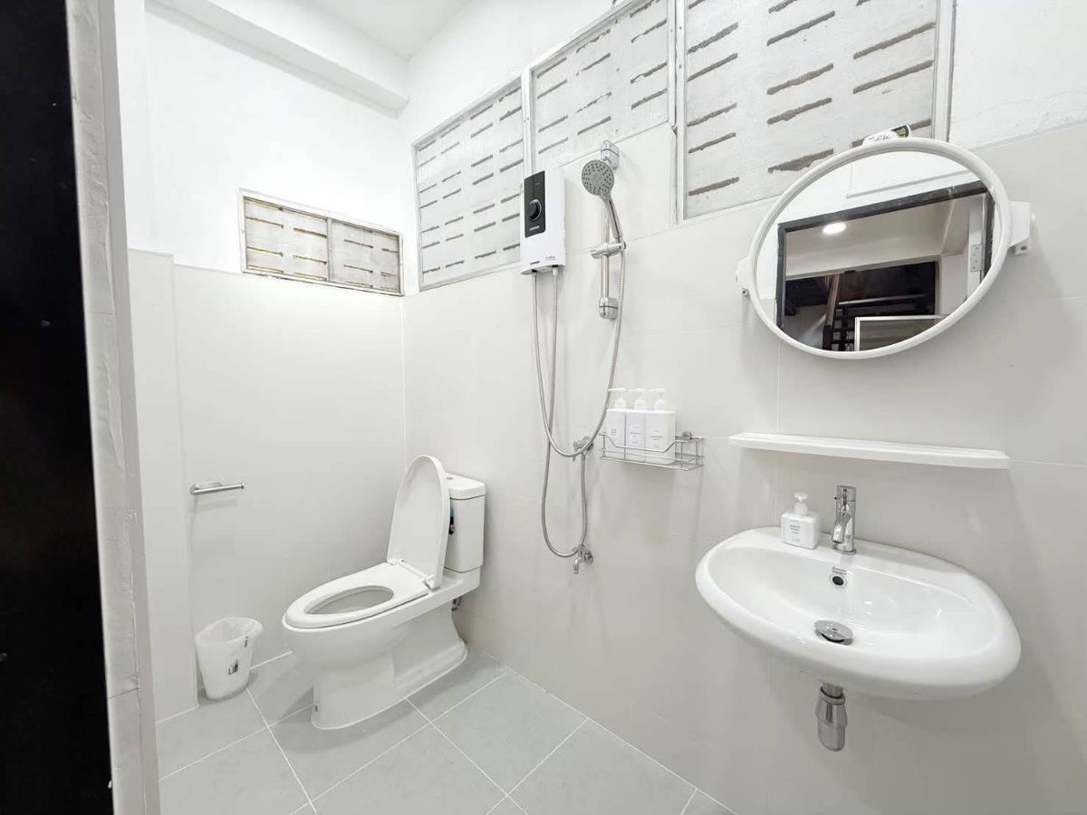 รูป เซ้งที่พักรีโนเวทใหม่ ทำเลทองกลางท่าแพ เหมาะสำหรับทำธุรกิจ Airbnb, Guesthouse, Hostel T.094-6511456 - รูปที่ 17/27