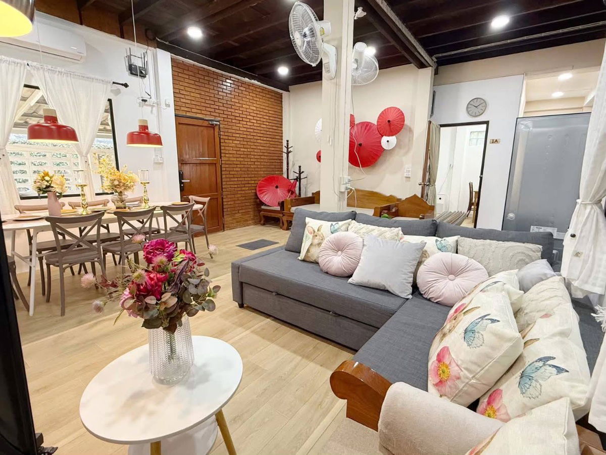 รูป เซ้งที่พักรีโนเวทใหม่ ทำเลทองกลางท่าแพ เหมาะสำหรับทำธุรกิจ Airbnb, Guesthouse, Hostel T.094-6511456 - รูปที่ 1/27