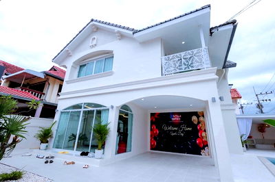 Houses for sale : Pool Villa House near Sukhumvit, near the sea