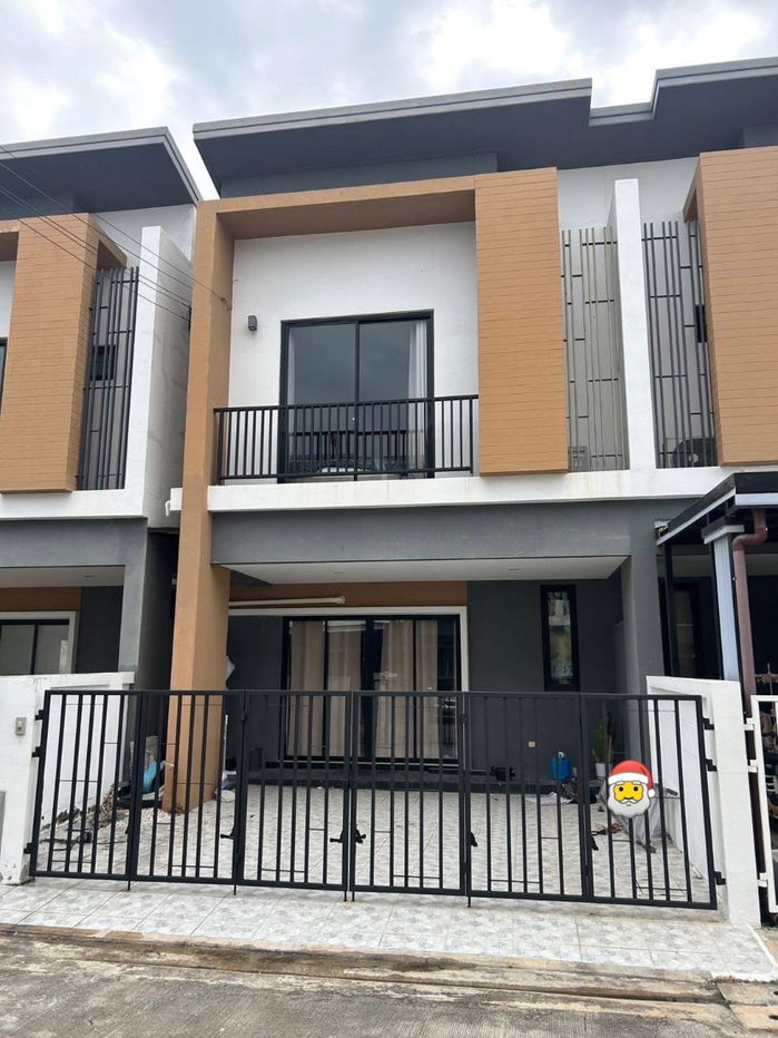 รูป 🏡 ทาวน์โฮมให้เช่า ทำเลดี ฟังก์ชันครบ พร้อมอยู่ทันที! 📍 หมู่บ้านเวอร์รีเดียน พร้อม – วัดลาดปลาดุก - รูปที่ 1/16