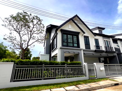 ขายบ้านเดี่ยว : บ้านเดี่ยวแปลงมุมติดถนนเมนหันหน้าทิศใต้ วิวทะเลสาบ 
