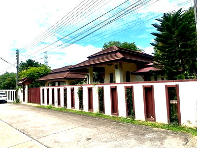 Houses for sale : Baan Baramee, a large house with a lot of space