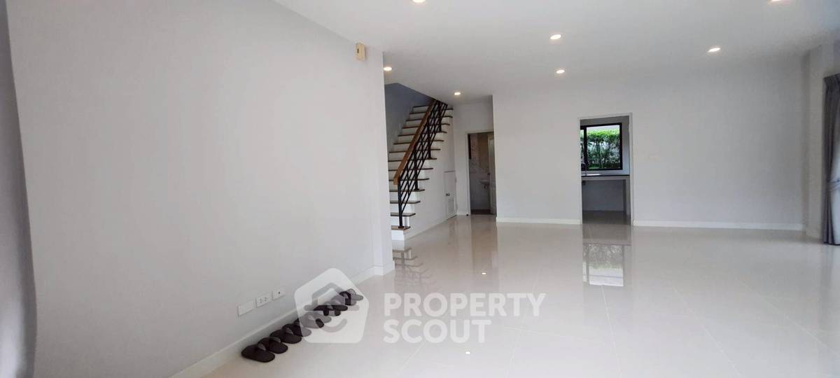 picture 4-BR House at Centro Vibhavadi in Don Mueang (ID 2242700) - 6/23