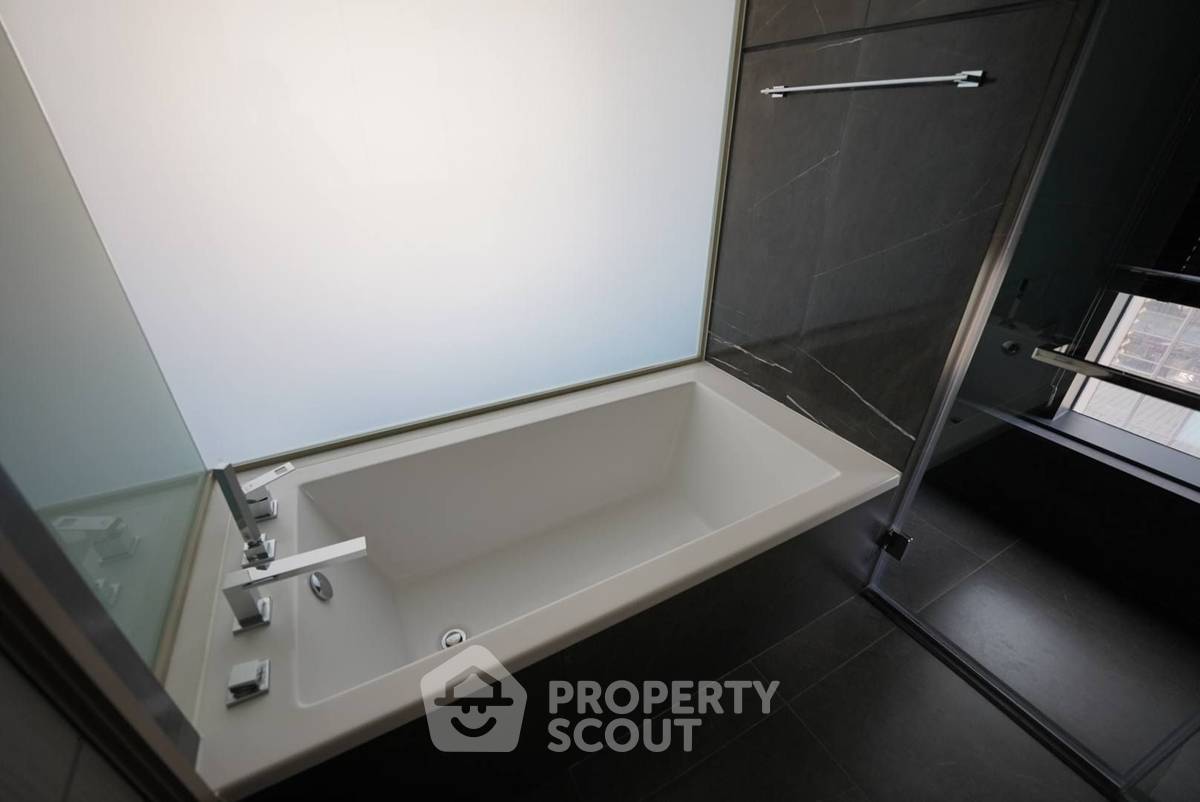 picture 1-BR Condo at The Esse At Singha Complex near MRT Phetchaburi (ID 2067305) - 11/14