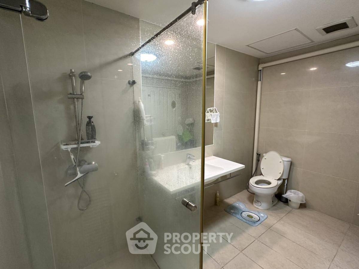 picture 2-BR Condo at Baan Sathorn Chaopraya near BTS Krung Thon Buri (ID 2109645) - 9/9
