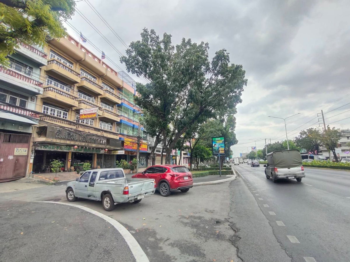 รูป ขายอาคาร พร้อมกิจการ ร้านอะไหล่รถยนต์ ทำเลทอง ติดถนนเพชรเกษม - รูปที่ 2/7