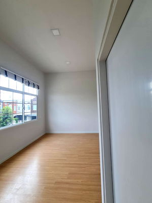 ทาวน์โฮม สำนักงานปศุสัตว์จังหวัดปทุมธานี : Amstel หลังสุดท้าย! Master Bedroom เพดานสูง 3.7 ม. ใกล้ดอนเมือง-ม.รังสิต พิเศษ 4.99 ลบ.