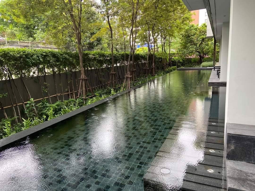 รูป ให้เช่า 1 ห้องนอน ห้องใหญ่ ระเบียงกว้าง วิวสวน ร่มรื่น ที่ Via 31 เพียง 30,000 บาท - รูปที่ 8/11