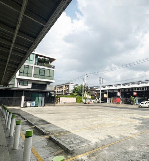 รูป ให้เช่าอาคารขนาด800 ตรม. พร้อมที่ดินขนาด200ตรว ห้องมุมติดถนนสตรีวิทยา 2 ข้าง ซอยโชคชัย4 ลาดพร้าว .มีที่จอดรถหน้าอาคาร พร้อมส่งมอบเข้าอยู่ 1 ตค.68 - รูปที่ 4/4