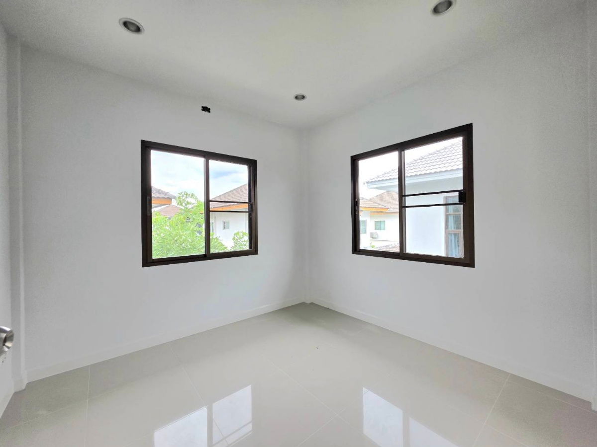 รูป บ้านรีโนเวทใหม่ทั้งหลัง หมู่บ้านวิสต้าวิลล์ (B1 B2) ลำลูกกา คลอง 3 ซอยเปียร์นนท์ ถนนชลมาร์คพิจารณ์ - รูปที่ 35/36