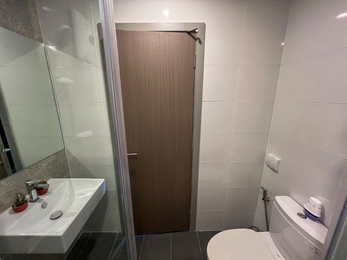 picture Only 200 meters from MRT Bang Kapi Condo for rent: The Origin Ladprao-Bang Kapi, fully functional with furniture & walk-in closet corner. - 9/18