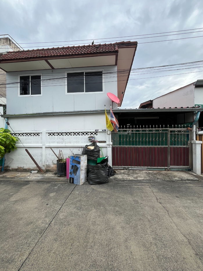 รูป ประกาศขายบ้านเดี่ยว 2 ชั้น พร้อมต่อเติมห้องครัวด้านหลัง - รูปที่ 1/40