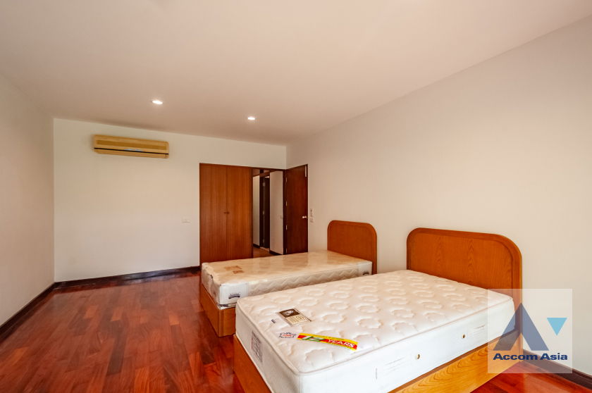 picture 🔼🔽 AccomA 📩  3 BR House in Khlong Ton Nuea (1720459) - 7/20