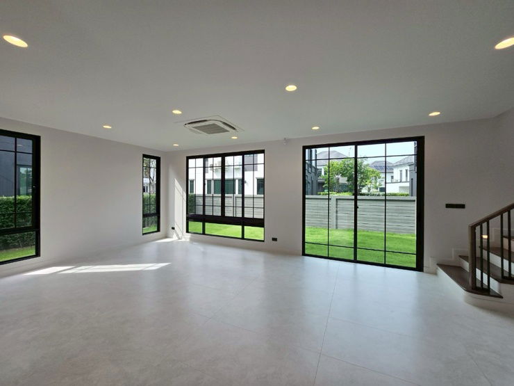 รูป ขายบ้าน Behrens พร้อมโอนฯ หน้าสวน ลดสูงสุดกว่า 3,000,000 บาท!! - รูปที่ 2/9