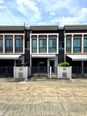 Townhouses for rent : For Rent – Townhome near Mega Bangna
